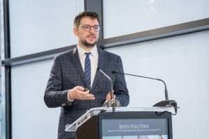 Sursa: Bursa de Valori Bucureşti/Divo Pulitika, membru al Consiliului de Administraţie al InterCapital ETF